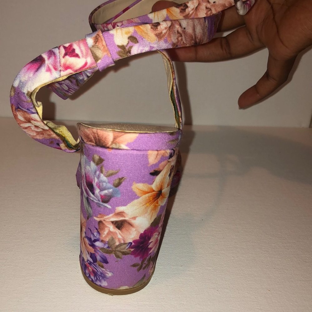Heels - Picture 4 of 4